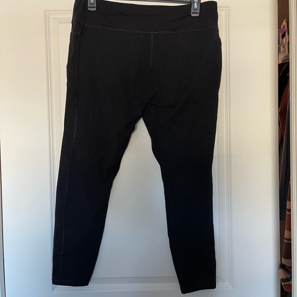 Black athletic leggings with pocket